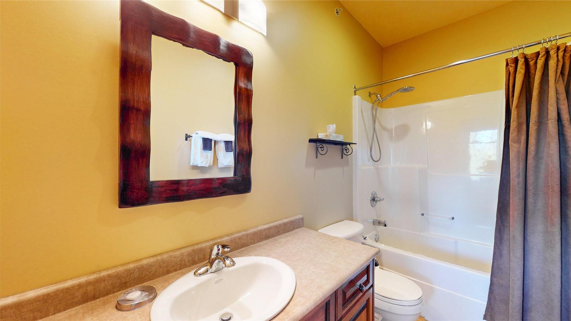 J2-D-1351 Gerry Sorensen Way, Kimberley, BC - Indoor Photo Showing Bathroom