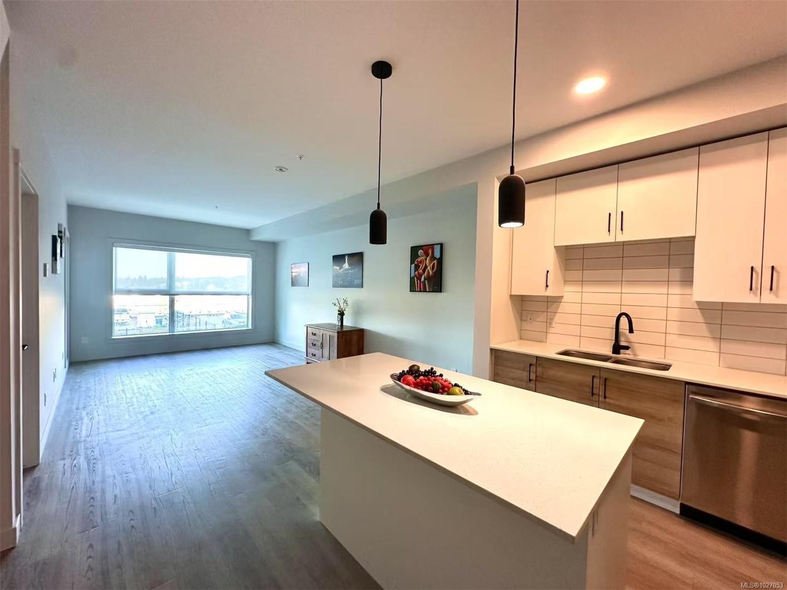210-2465 Gateway Rd, Langford, BC - Indoor Photo Showing Kitchen