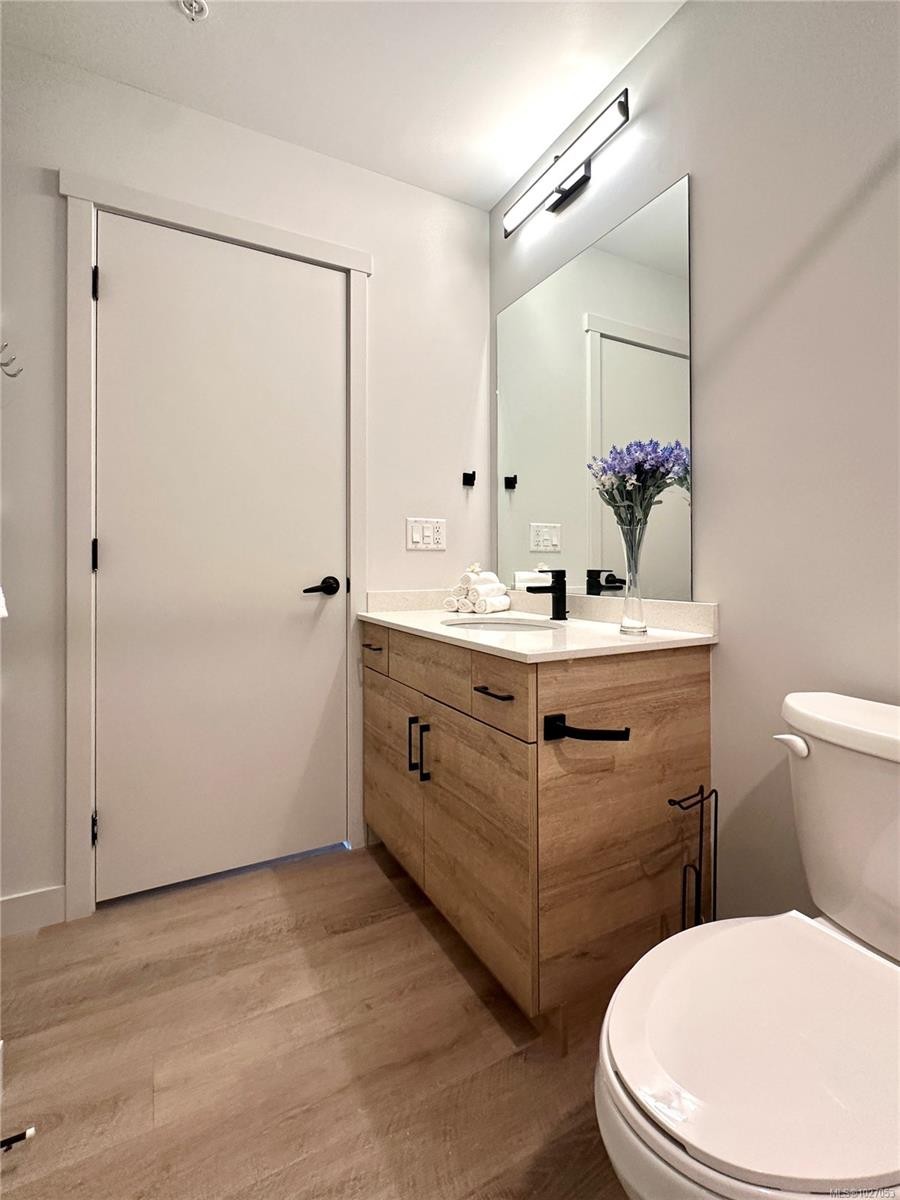 210-2465 Gateway Rd, Langford, BC - Indoor Photo Showing Bathroom