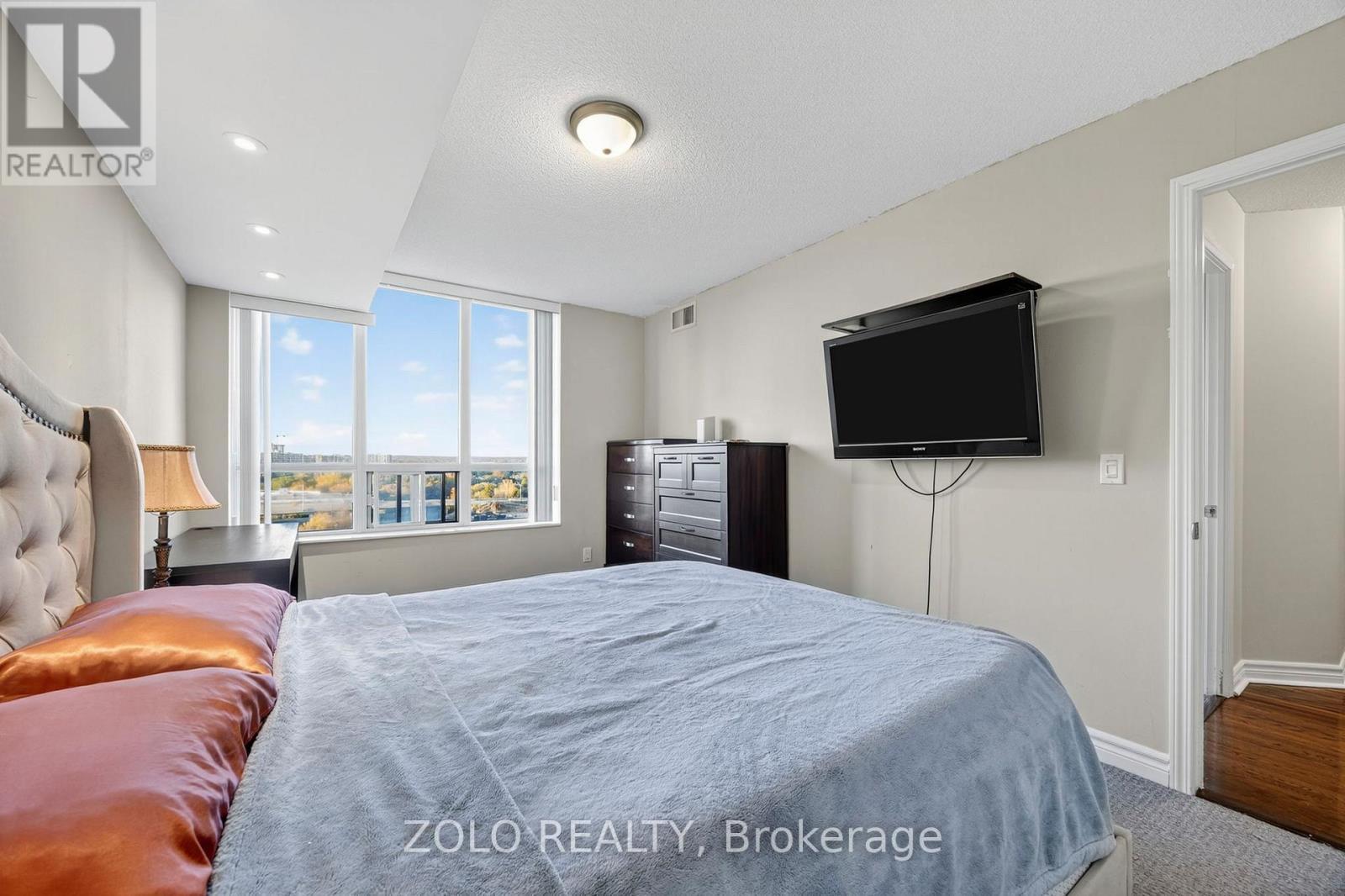 1212 - 350 Red Maple Road, Richmond Hill, ON - Indoor Photo Showing Bedroom