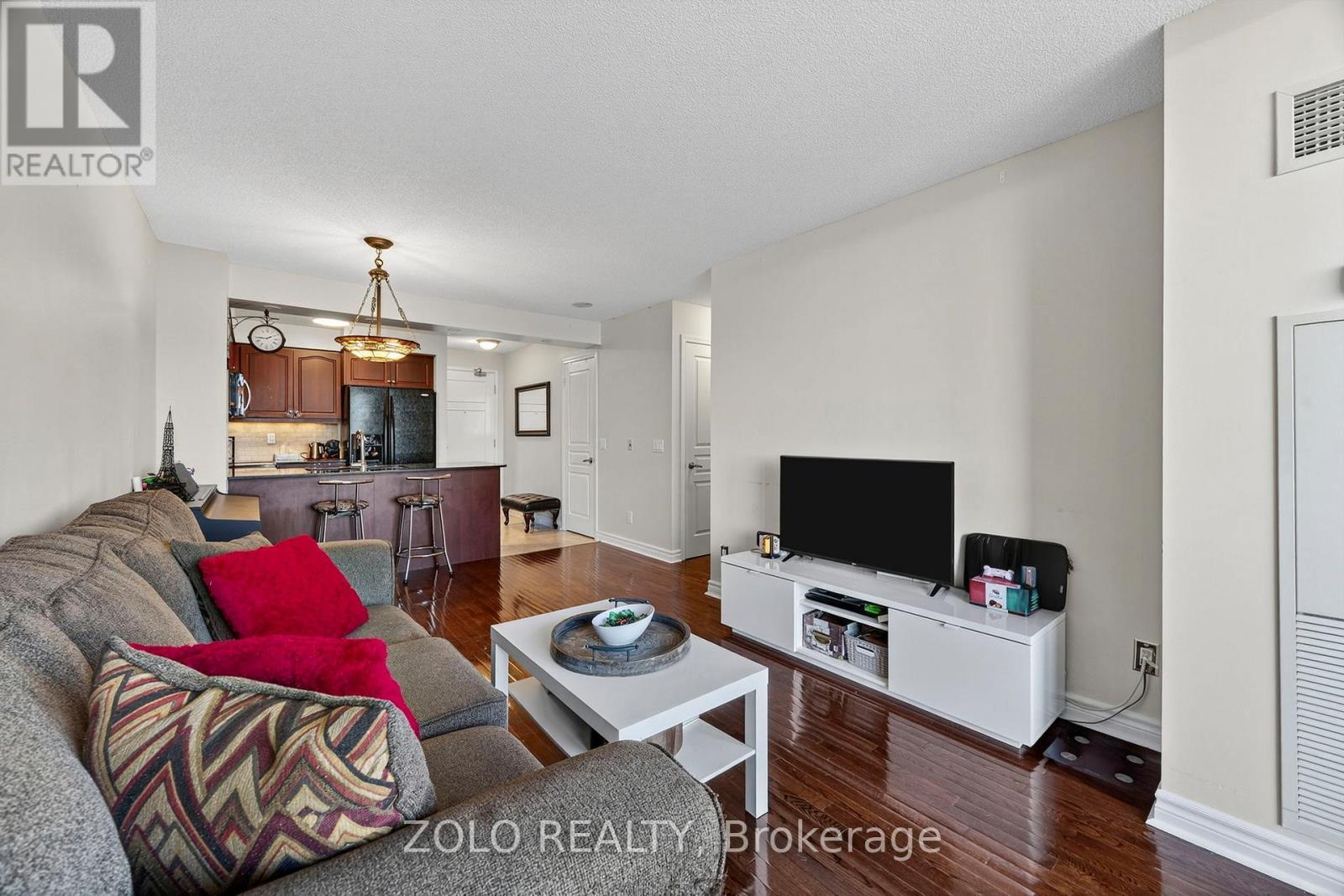 1212 - 350 Red Maple Road, Richmond Hill, ON - Indoor Photo Showing Living Room