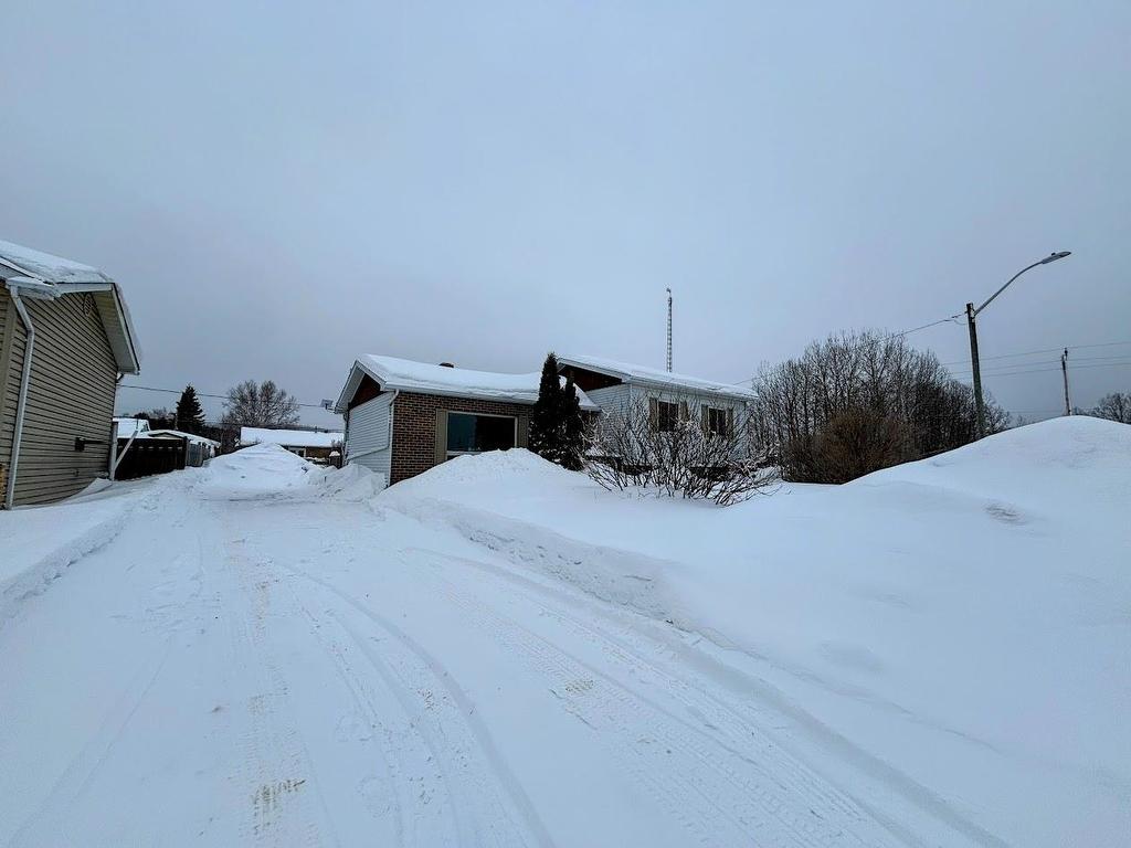 31 Brooks Street, Manitouwadge, ON
