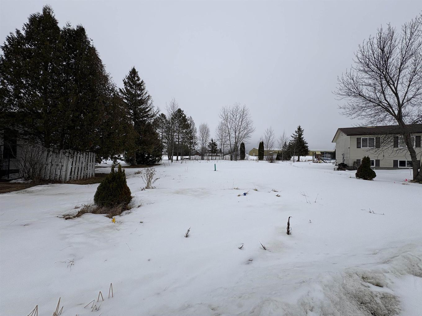 22 Cherlen Bay, Emo, ON