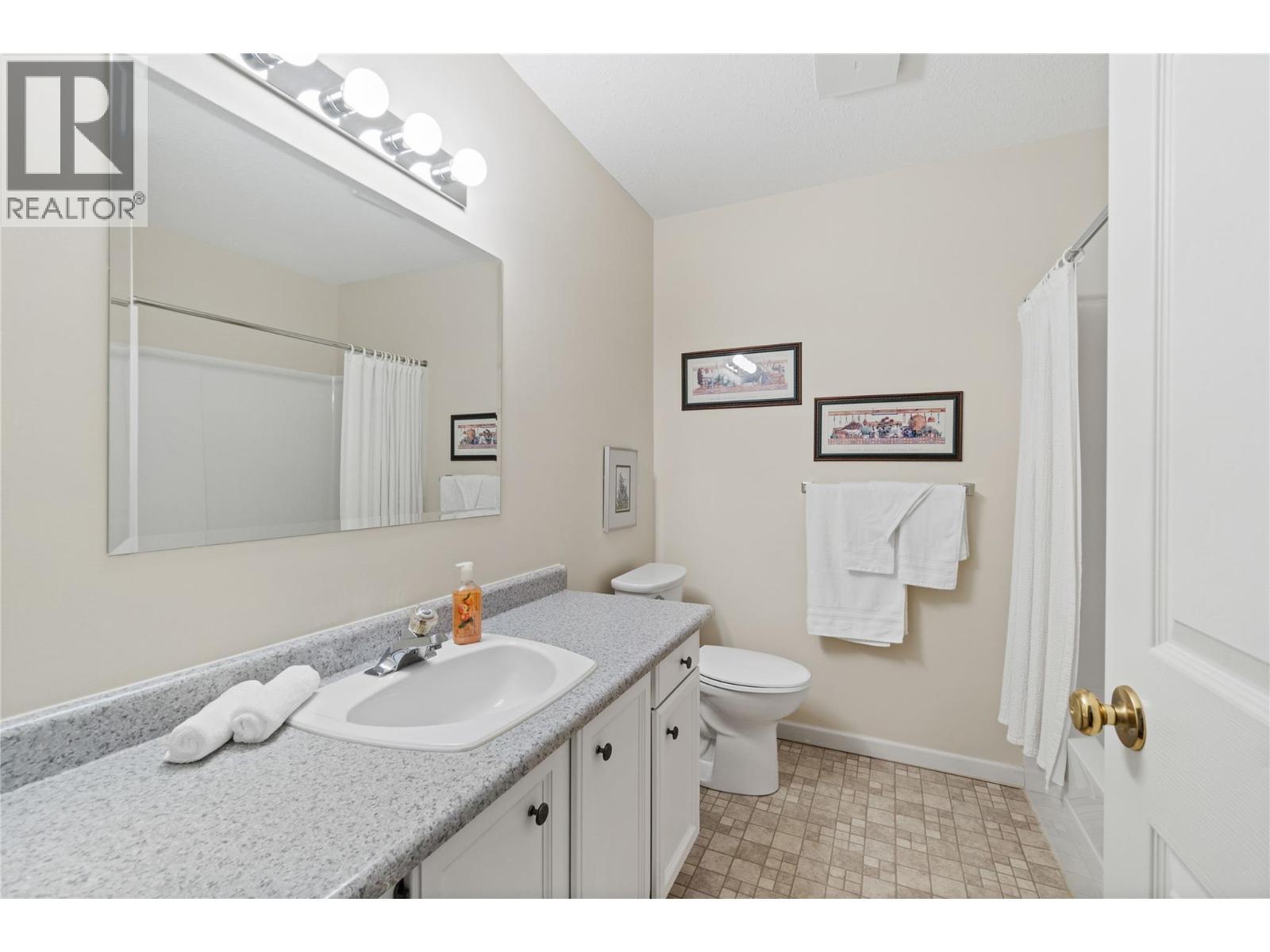 851 5 Avenue Sw Unit# 303, Salmon Arm, BC - Indoor Photo Showing Bathroom