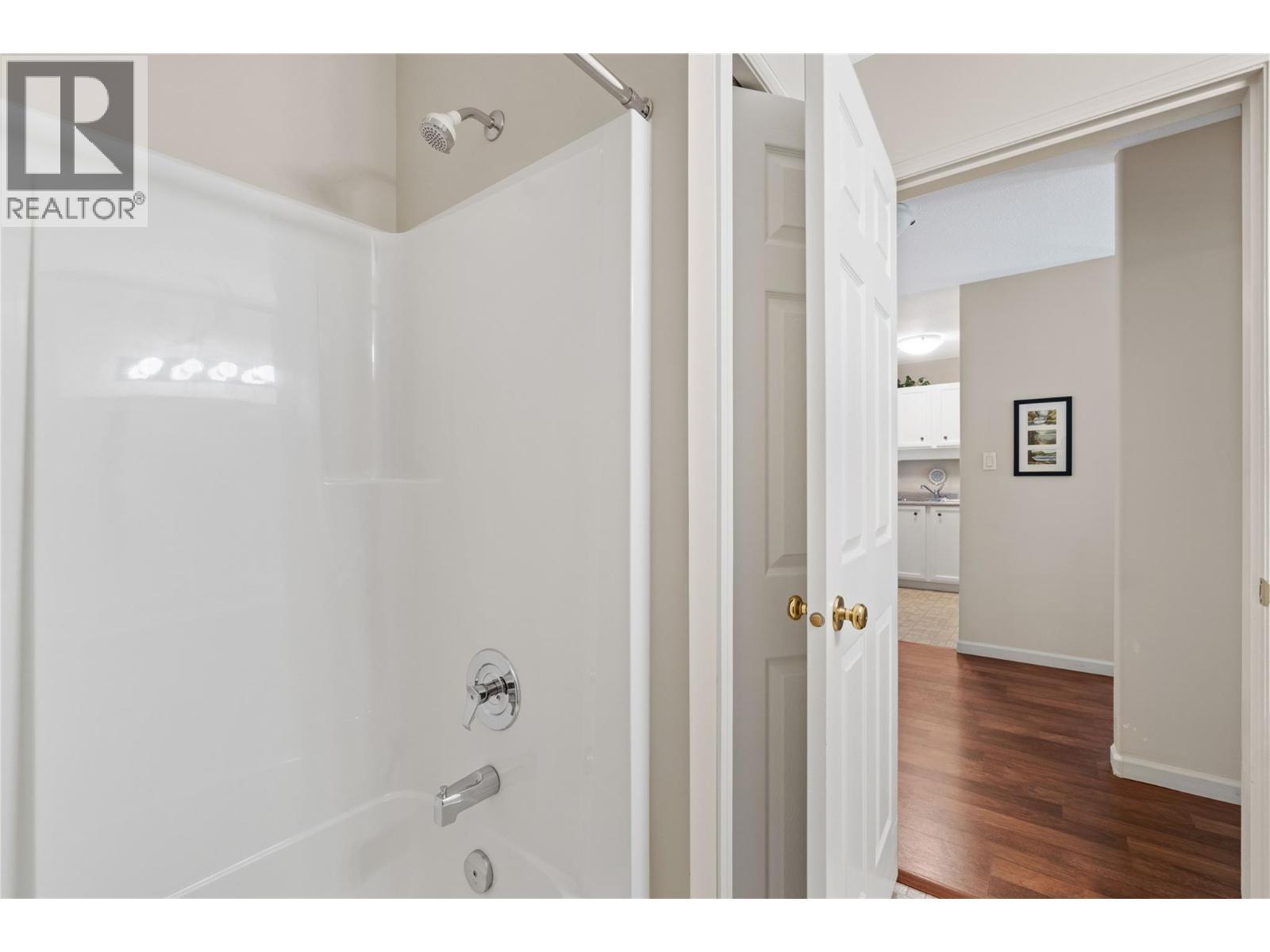 851 5 Avenue Sw Unit# 303, Salmon Arm, BC - Indoor Photo Showing Bathroom
