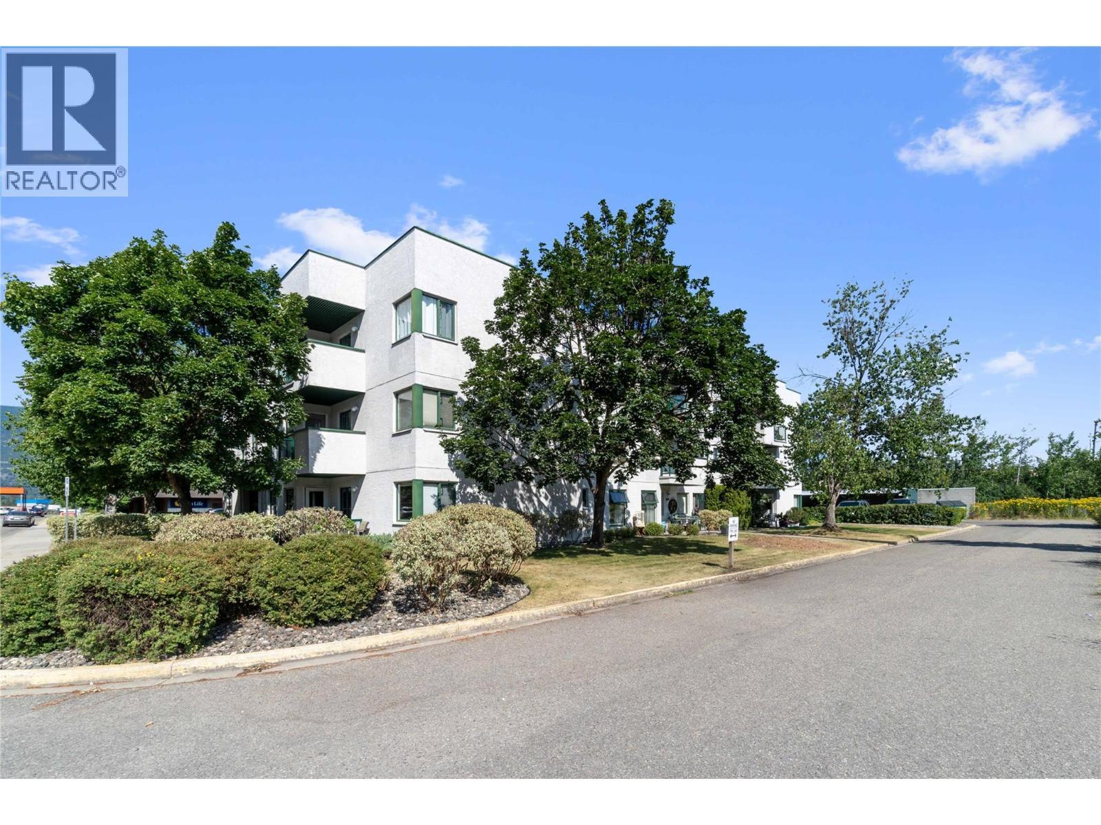 851 5 Avenue Sw Unit# 303, Salmon Arm, BC - Outdoor