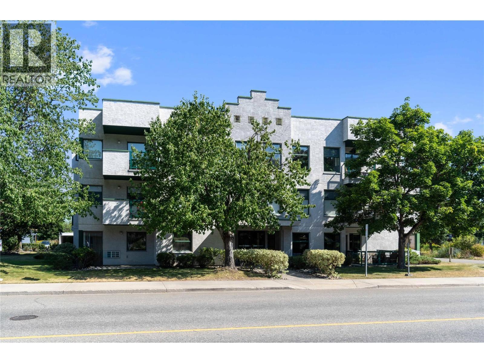 851 5 Avenue Sw Unit# 303, Salmon Arm, BC - Outdoor With Facade