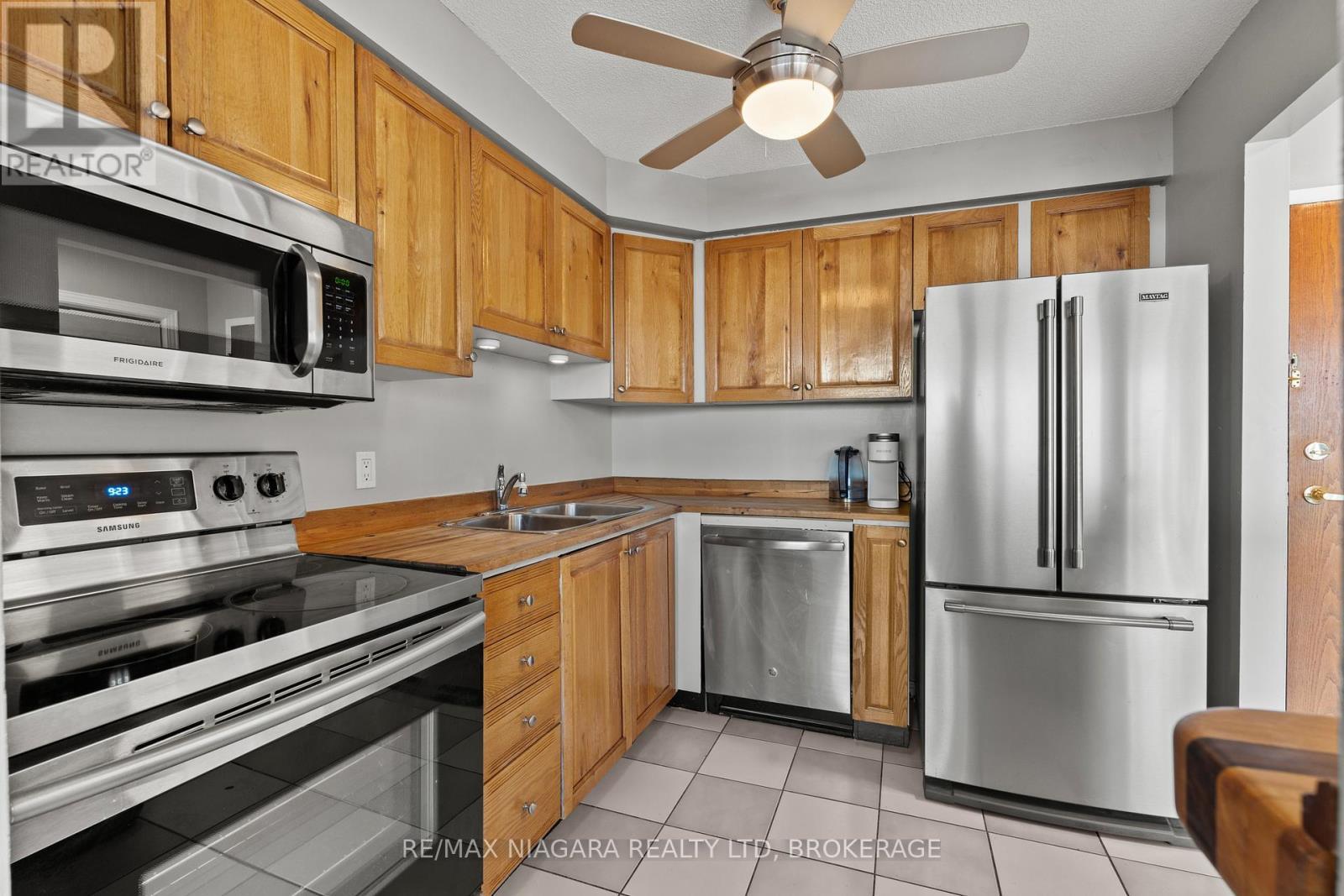 601 - 81 Scott Street, St. Catharines (Lakeport), ON - Indoor Photo Showing Kitchen With Stainless Steel Kitchen With Double Sink