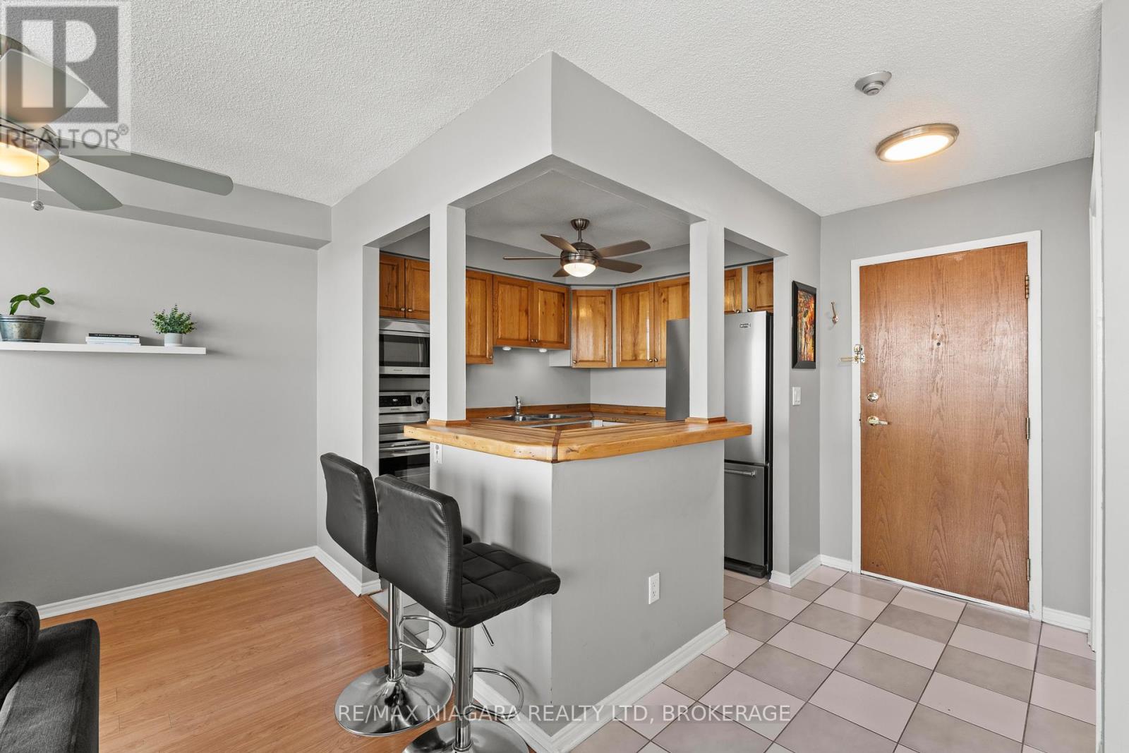 601 - 81 Scott Street, St. Catharines (Lakeport), ON - Indoor