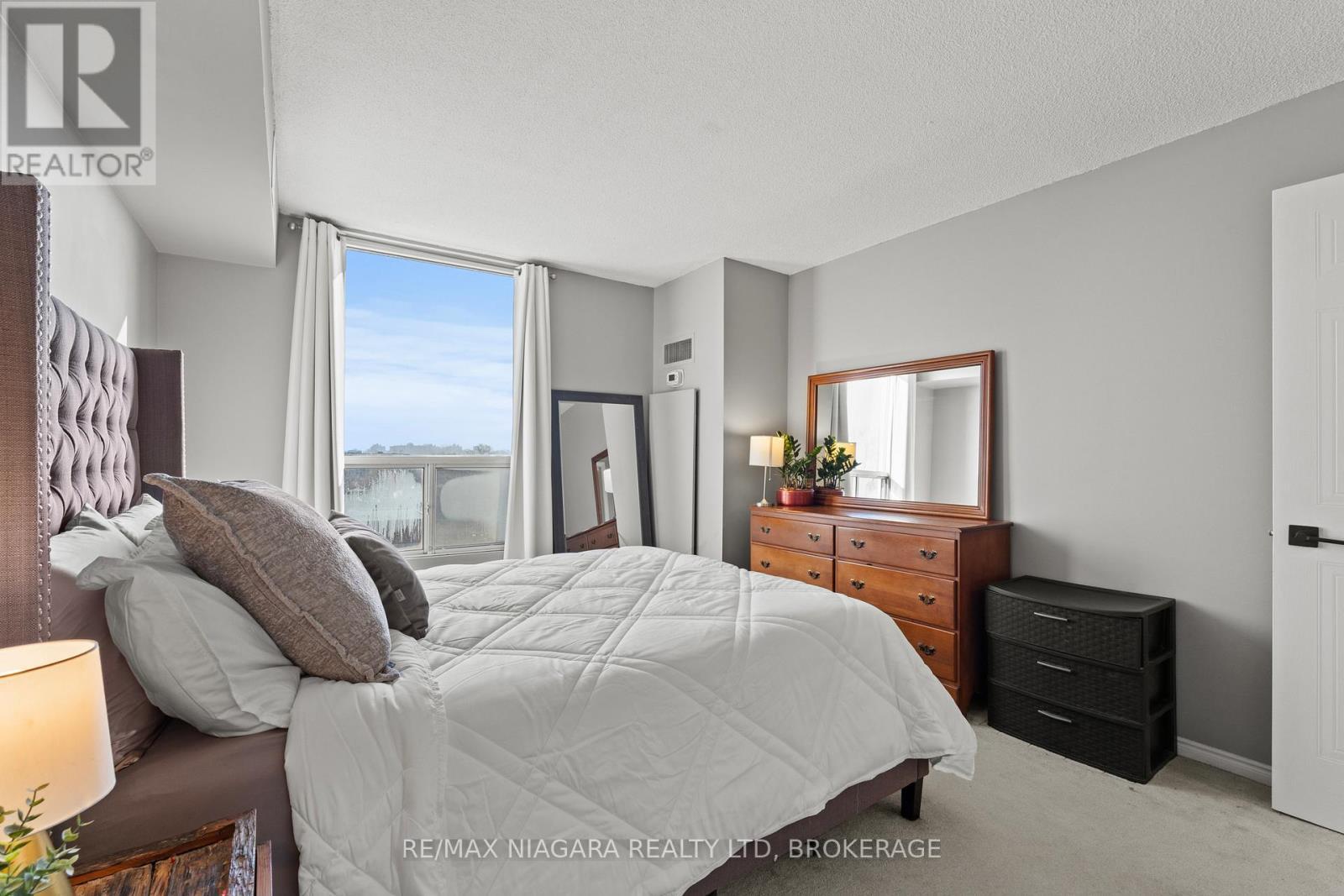 601 - 81 Scott Street, St. Catharines (Lakeport), ON - Indoor Photo Showing Bedroom