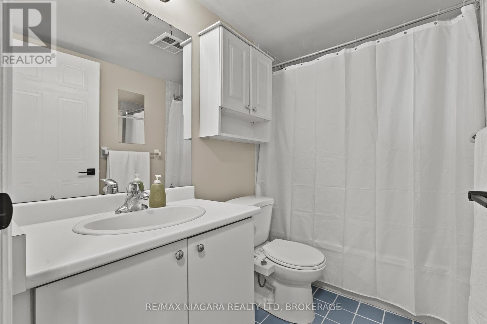 601 - 81 Scott Street, St. Catharines (Lakeport), ON - Indoor Photo Showing Bathroom