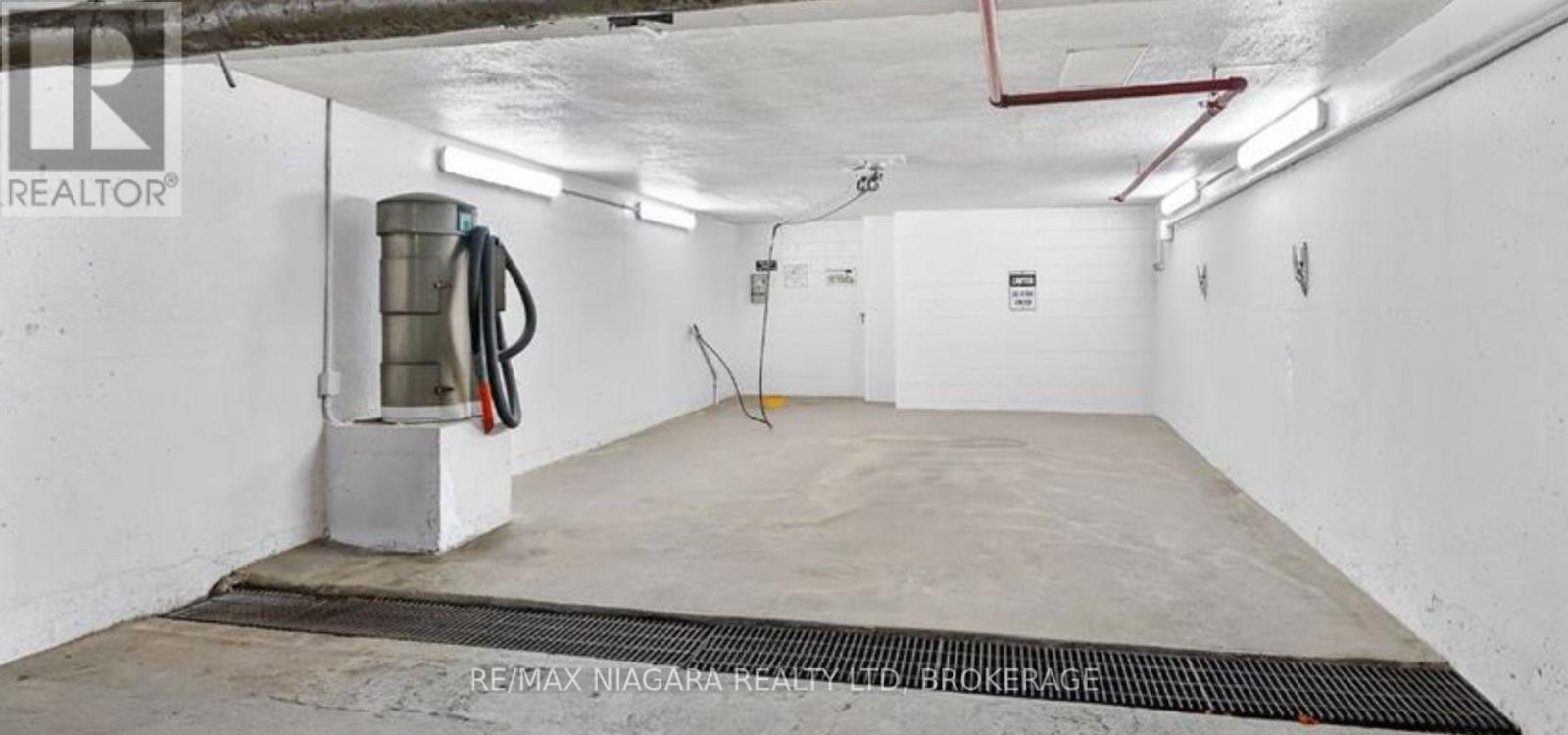 601 - 81 Scott Street, St. Catharines (Lakeport), ON - Indoor Photo Showing Garage