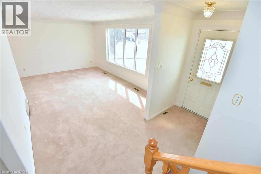 4 Bermuda Court, Hamilton, ON - Indoor Photo Showing Other Room