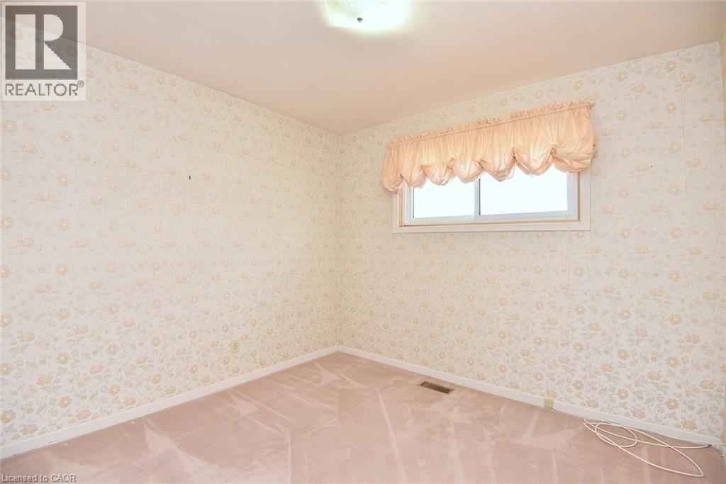 4 Bermuda Court, Hamilton, ON - Indoor Photo Showing Other Room
