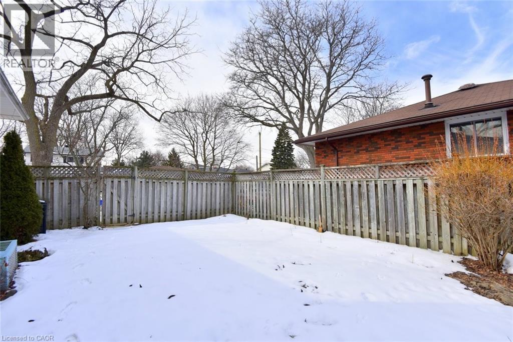 4 Bermuda Court, Hamilton, ON - Outdoor