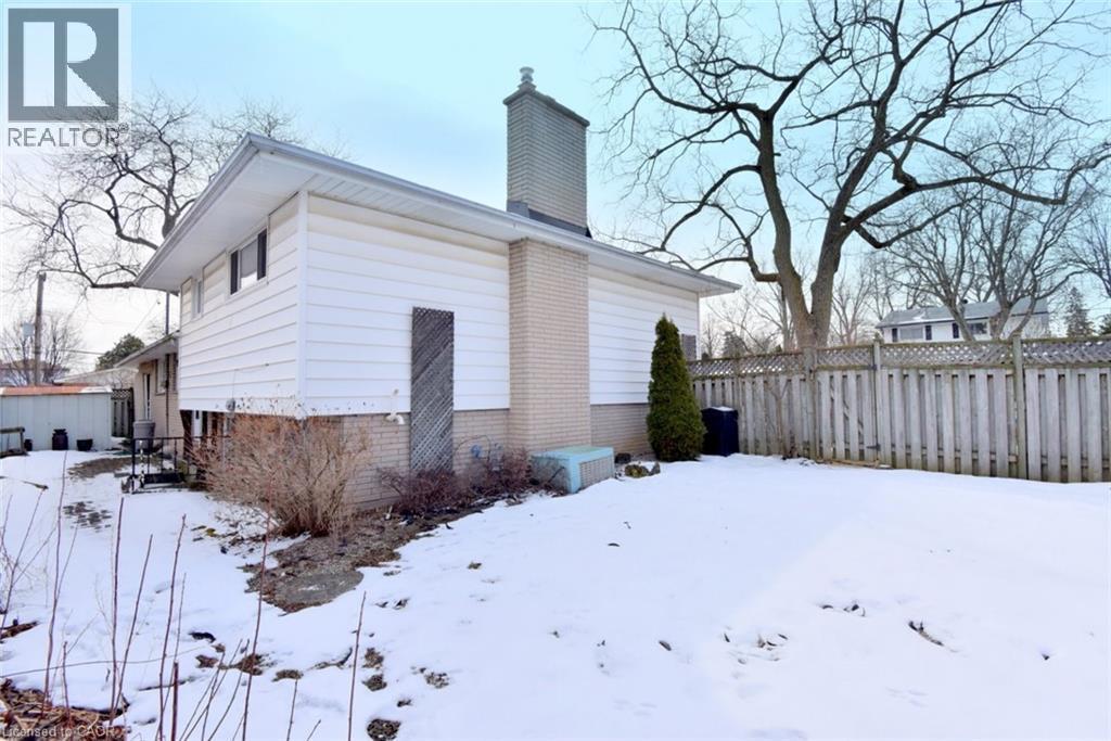 4 Bermuda Court, Hamilton, ON - Outdoor