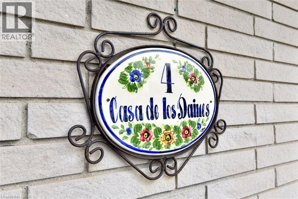 4 Bermuda Court, Hamilton, ON - Outdoor