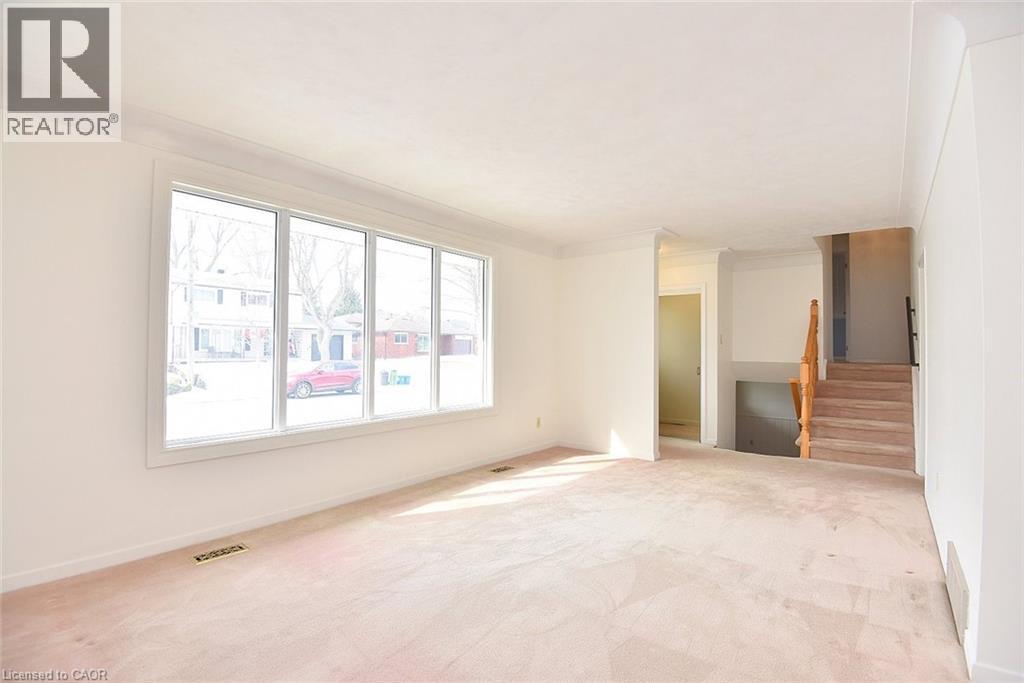 4 Bermuda Court, Hamilton, ON - Indoor Photo Showing Other Room