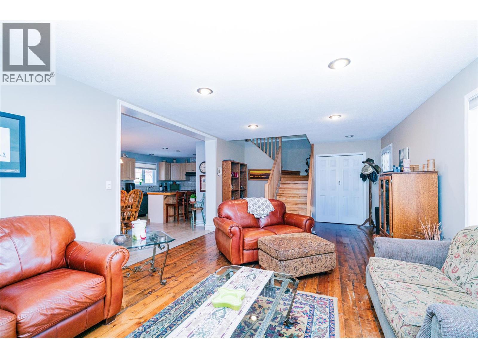 114 Skye Blue Loop, Princeton, BC - Indoor Photo Showing Living Room