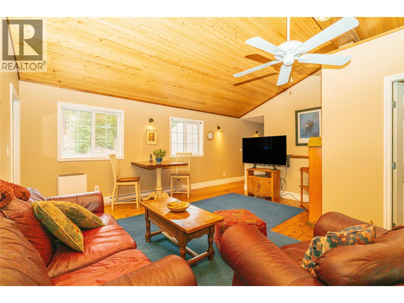 114 Skye Blue Loop, Princeton, BC - Indoor Photo Showing Living Room