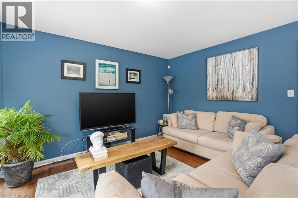 2505 Valleyridge Drive, Oakville, ON - Indoor Photo Showing Living Room