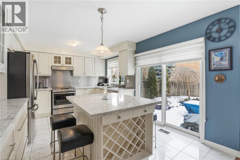 2505 Valleyridge Drive, Oakville, ON - Indoor Photo Showing Kitchen With Upgraded Kitchen