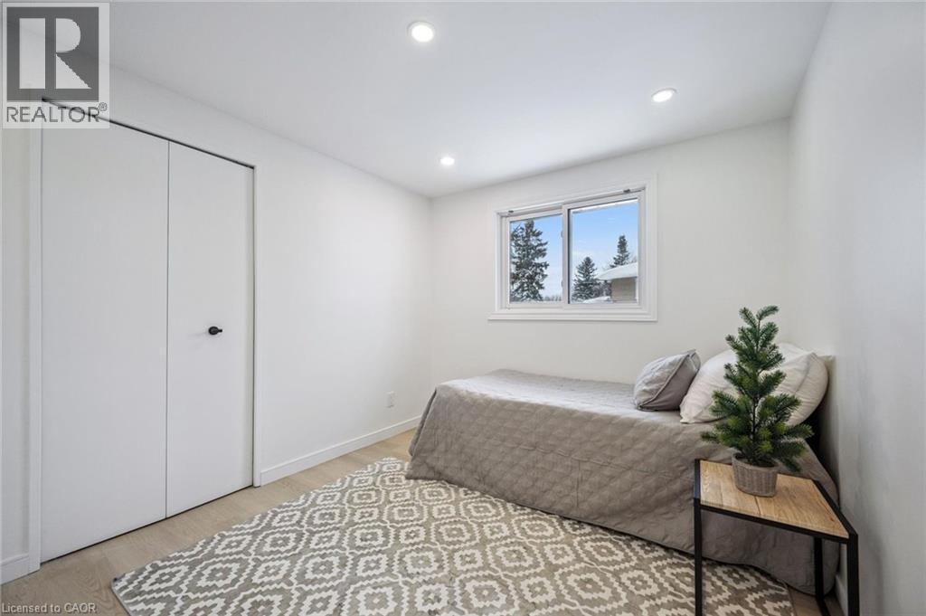 21 Forest Glen Court, Kitchener, ON - Indoor Photo Showing Bathroom