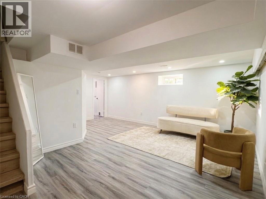 21 Forest Glen Court, Kitchener, ON - Indoor Photo Showing Bedroom