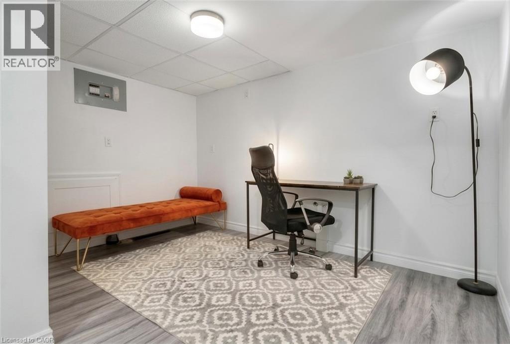 21 Forest Glen Court, Kitchener, ON - Indoor Photo Showing Bathroom