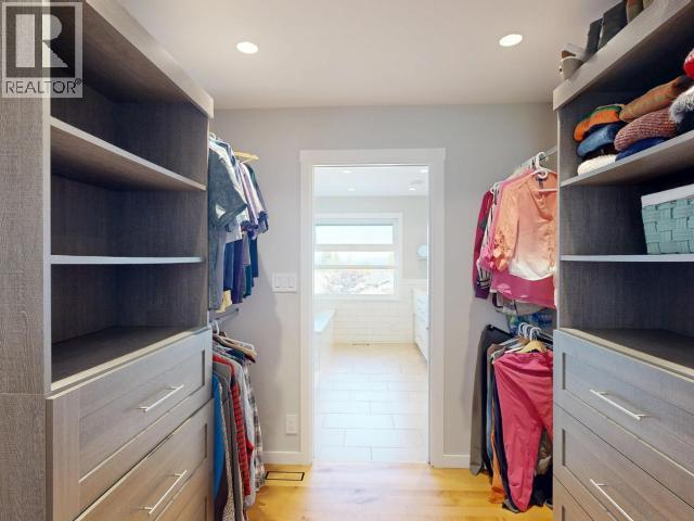 3784 Trail Place, Powell River, BC - Indoor With Storage