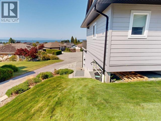 3784 Trail Place, Powell River, BC - Outdoor With Exterior