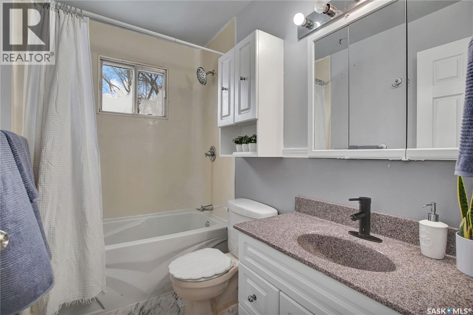 419 Hull Crescent, Saskatoon, SK - Indoor Photo Showing Bathroom