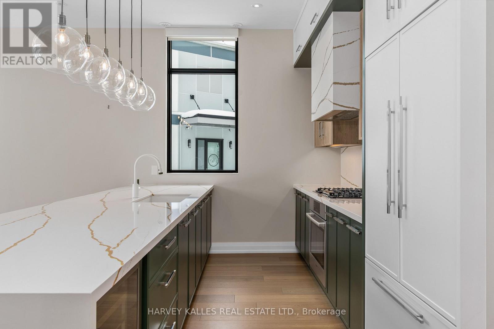 3711 Riva Avenue, Innisfil, ON - Indoor Photo Showing Kitchen With Upgraded Kitchen