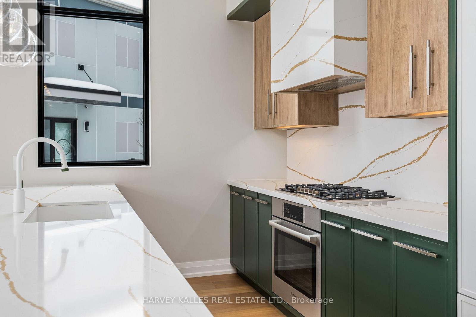 3711 Riva Avenue, Innisfil, ON - Indoor Photo Showing Kitchen
