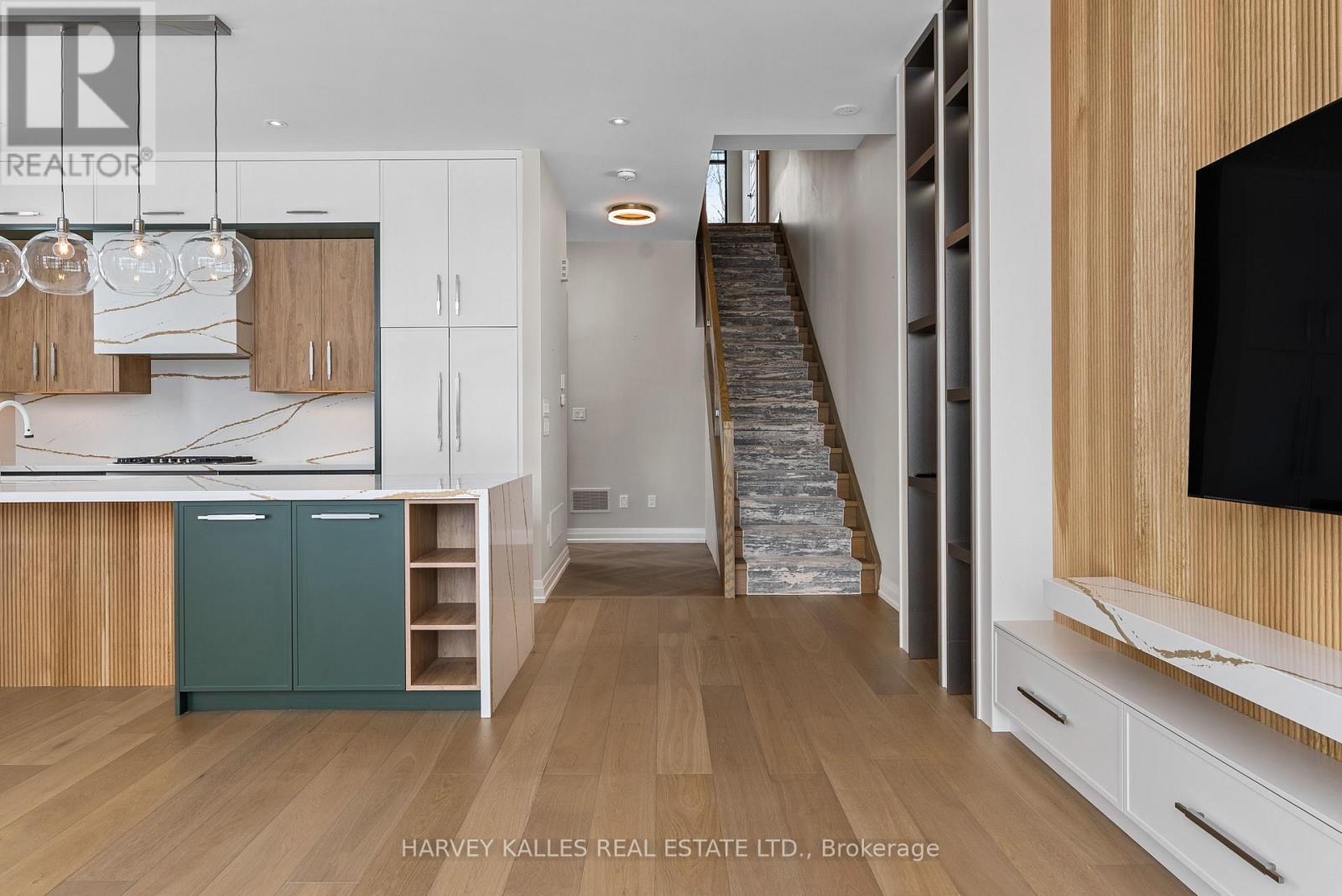 3711 Riva Avenue, Innisfil, ON - Indoor Photo Showing Kitchen