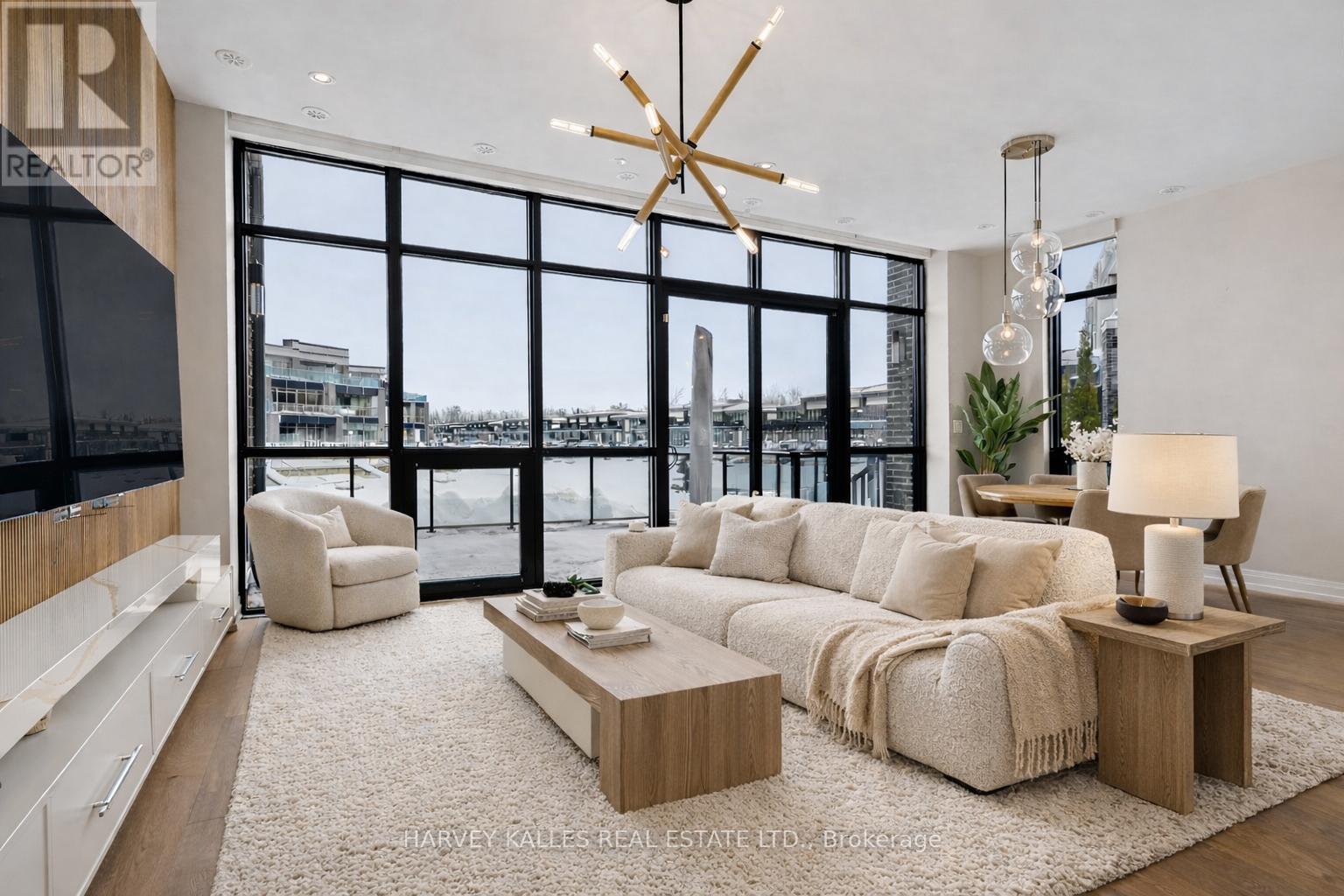 3711 Riva Avenue, Innisfil, ON - Indoor Photo Showing Living Room