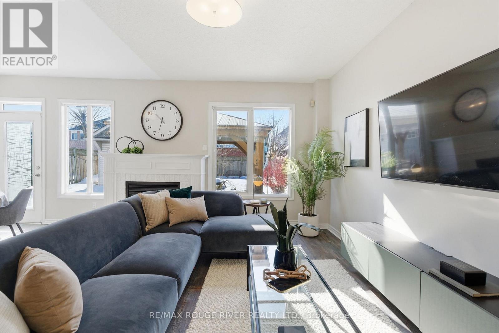 46 Sandford Crescent, Whitby (Rolling Acres), ON - Indoor Photo Showing Living Room With Fireplace