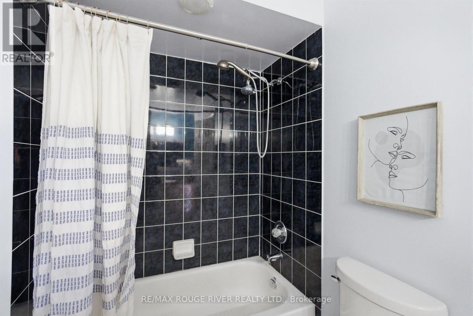 46 Sandford Crescent, Whitby (Rolling Acres), ON - Indoor Photo Showing Bathroom