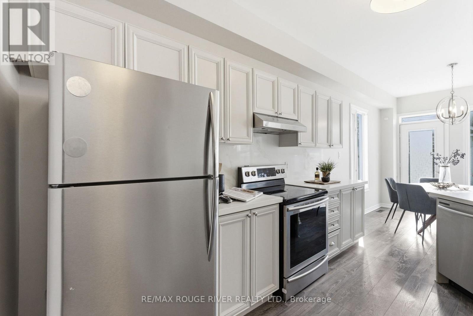 46 Sandford Crescent, Whitby (Rolling Acres), ON - Indoor Photo Showing Kitchen With Stainless Steel Kitchen With Upgraded Kitchen