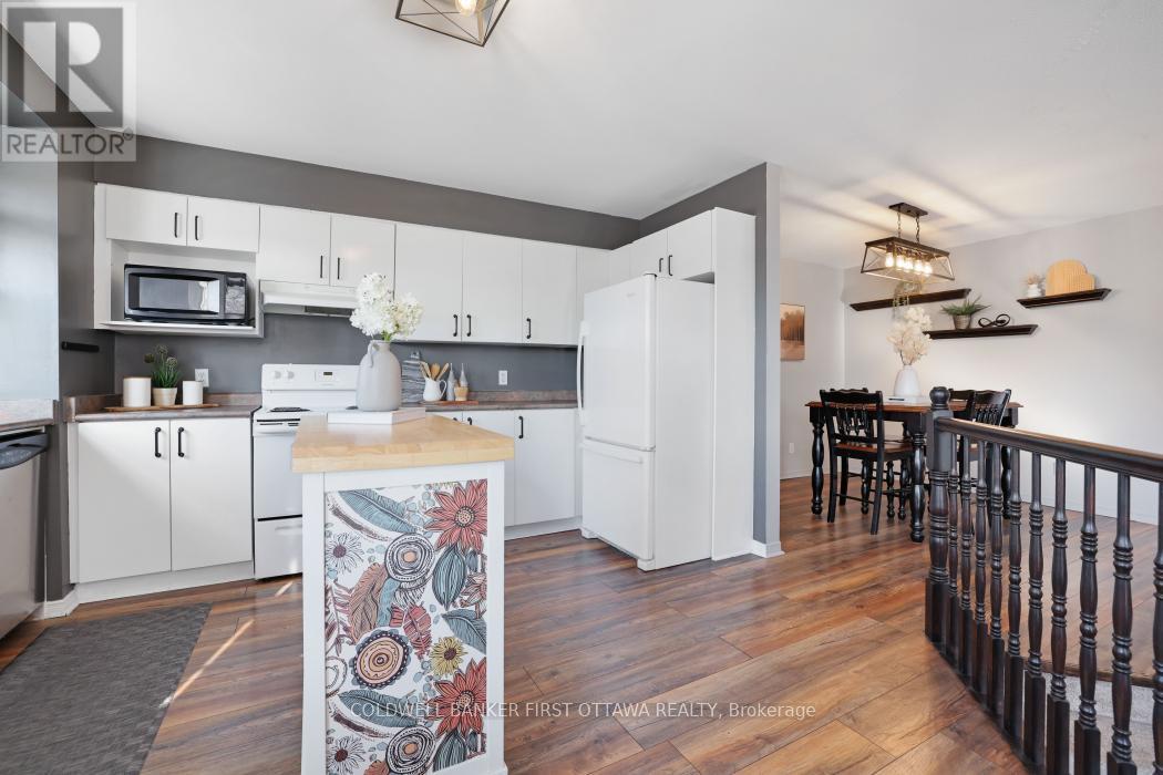 37 Boulder Way, Ottawa, ON - Indoor Photo Showing Kitchen