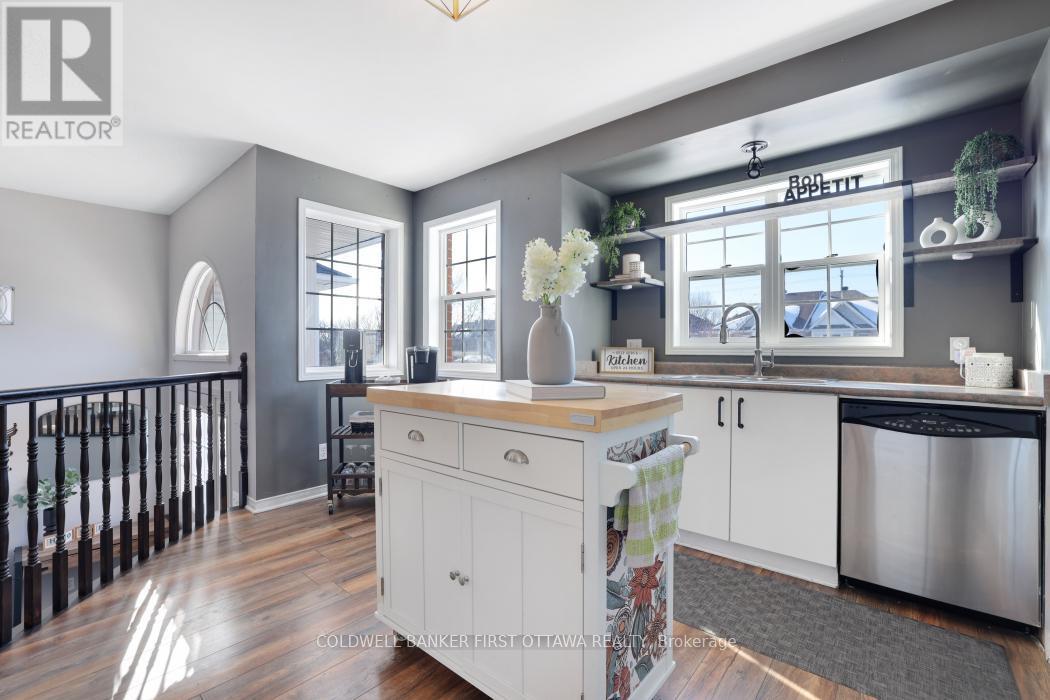 37 Boulder Way, Ottawa, ON - Indoor Photo Showing Kitchen