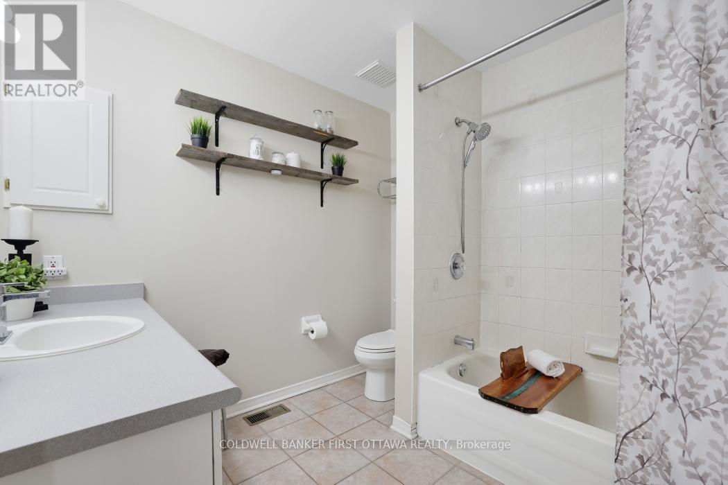 37 Boulder Way, Ottawa, ON - Indoor Photo Showing Bathroom