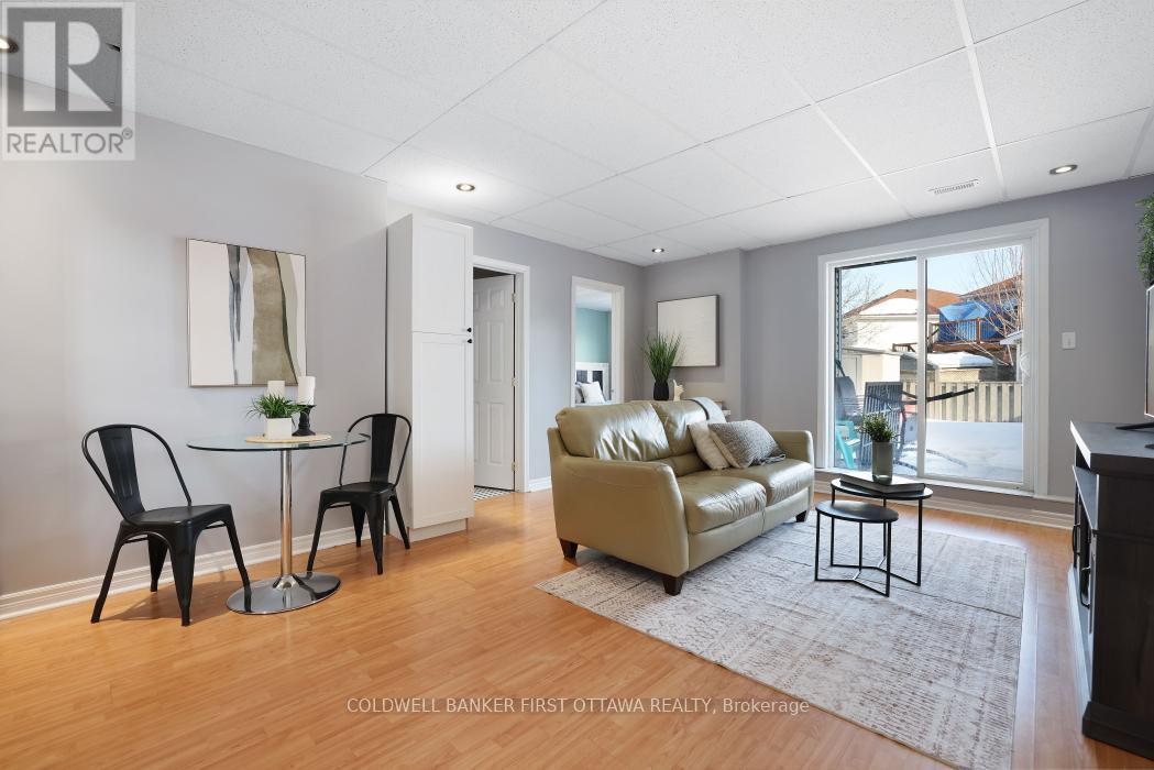 37 Boulder Way, Ottawa, ON - Indoor Photo Showing Living Room