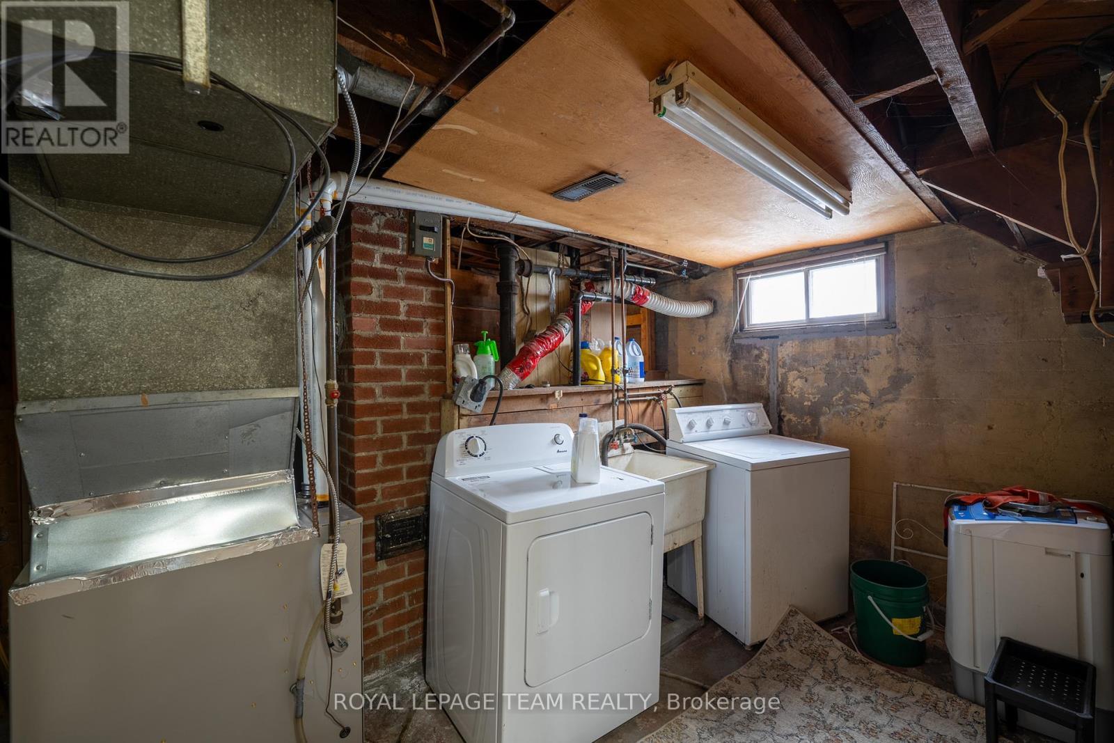 951 Merivale Road, Ottawa, ON - Indoor Photo Showing Laundry Room