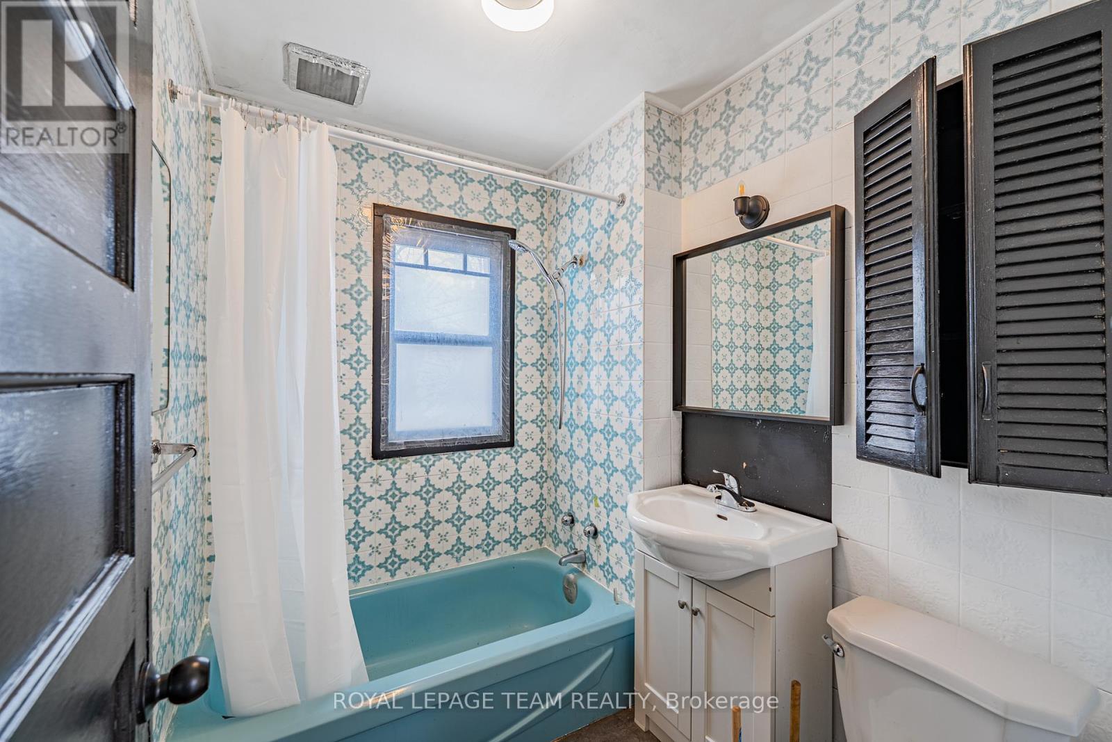 951 Merivale Road, Ottawa, ON - Indoor Photo Showing Bathroom
