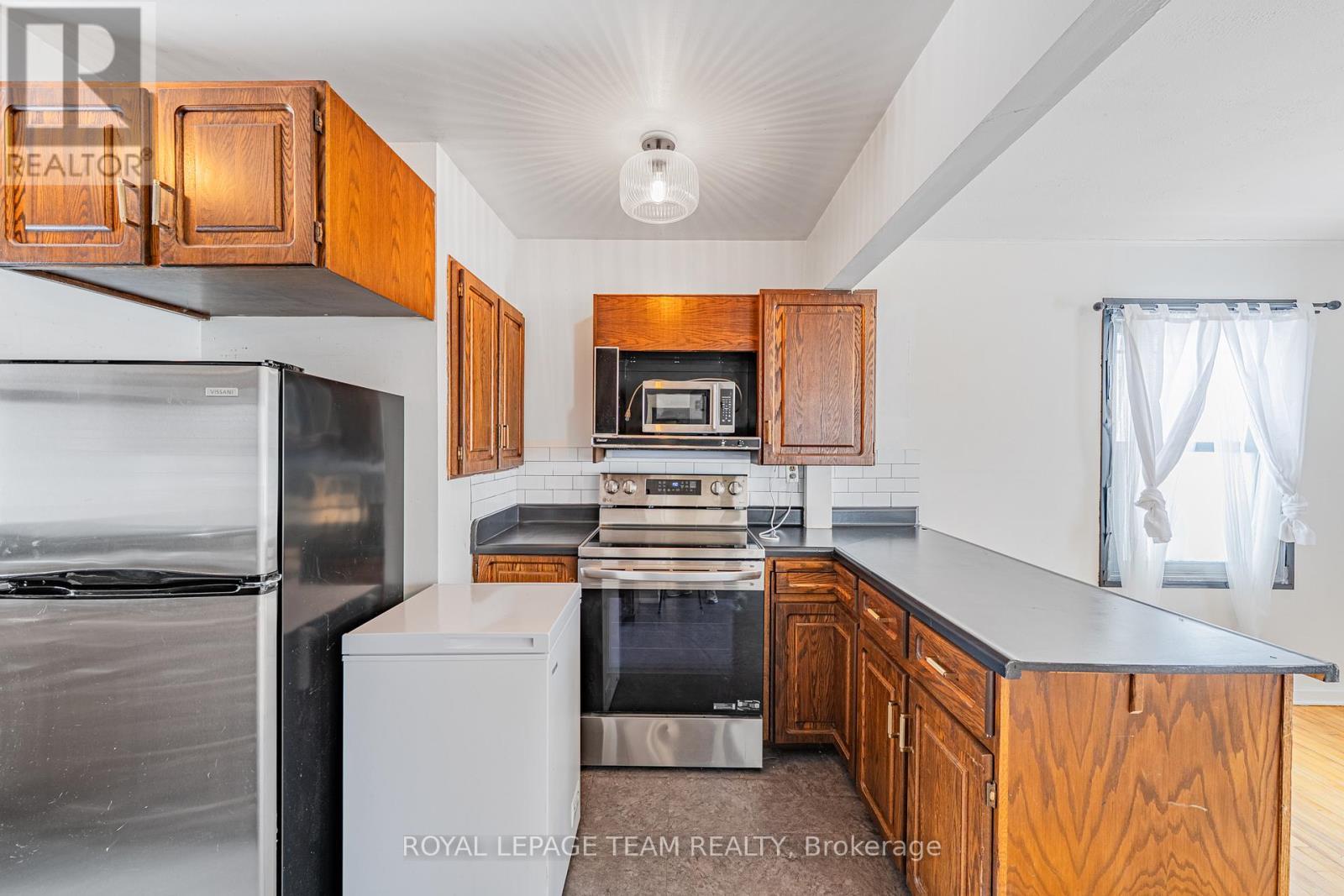 951 Merivale Road, Ottawa, ON - Indoor Photo Showing Kitchen