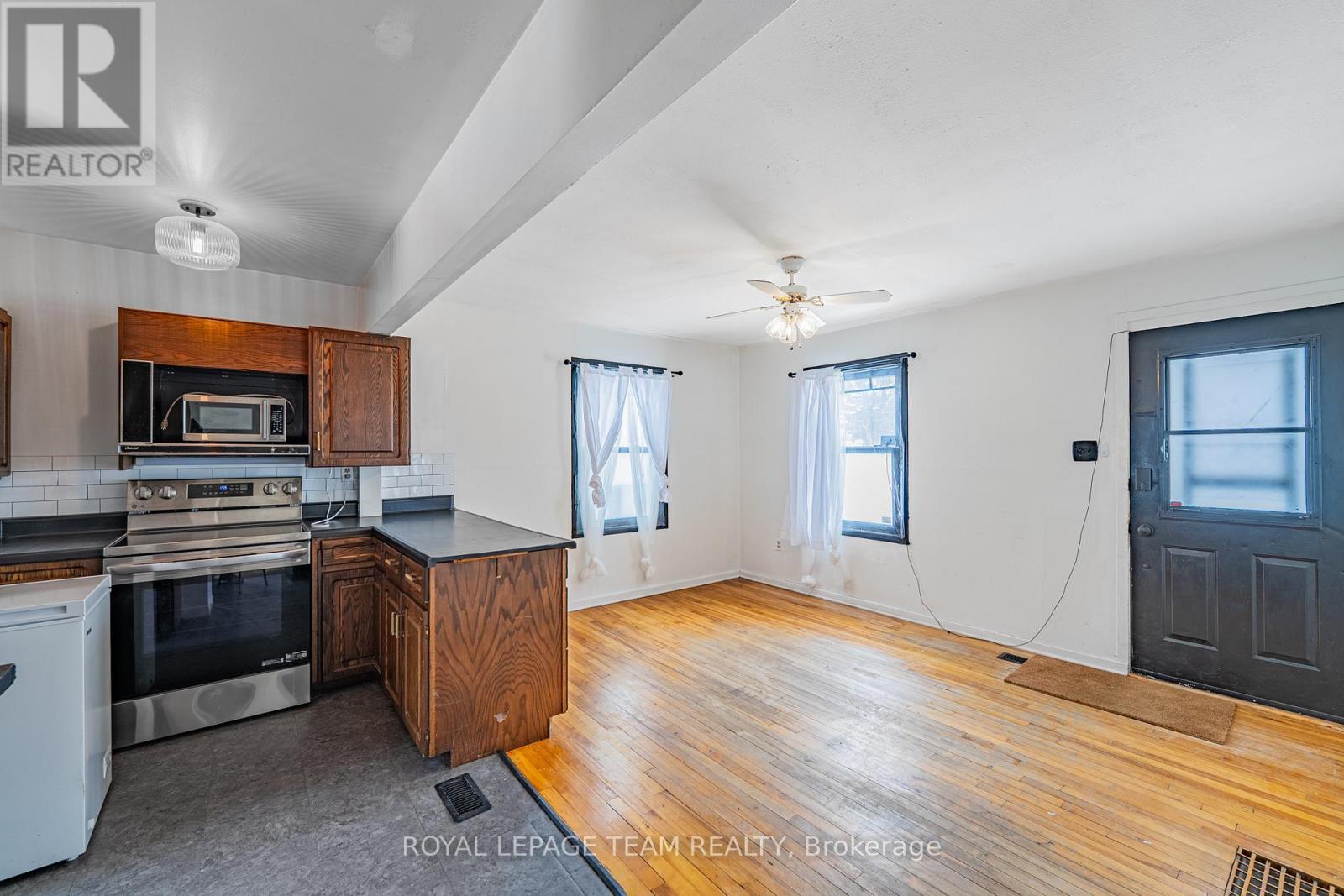 951 Merivale Road, Ottawa, ON - Indoor Photo Showing Kitchen