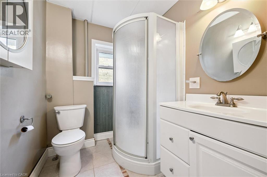 98 William Street W, Waterloo, ON - Indoor Photo Showing Bathroom