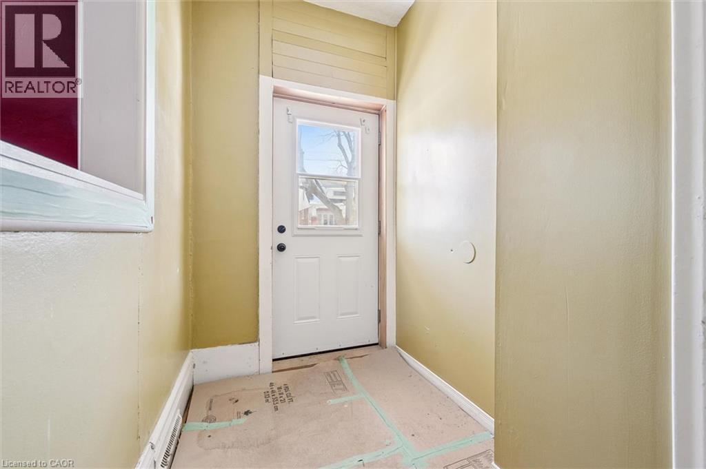 98 William Street W, Waterloo, ON - Indoor Photo Showing Other Room