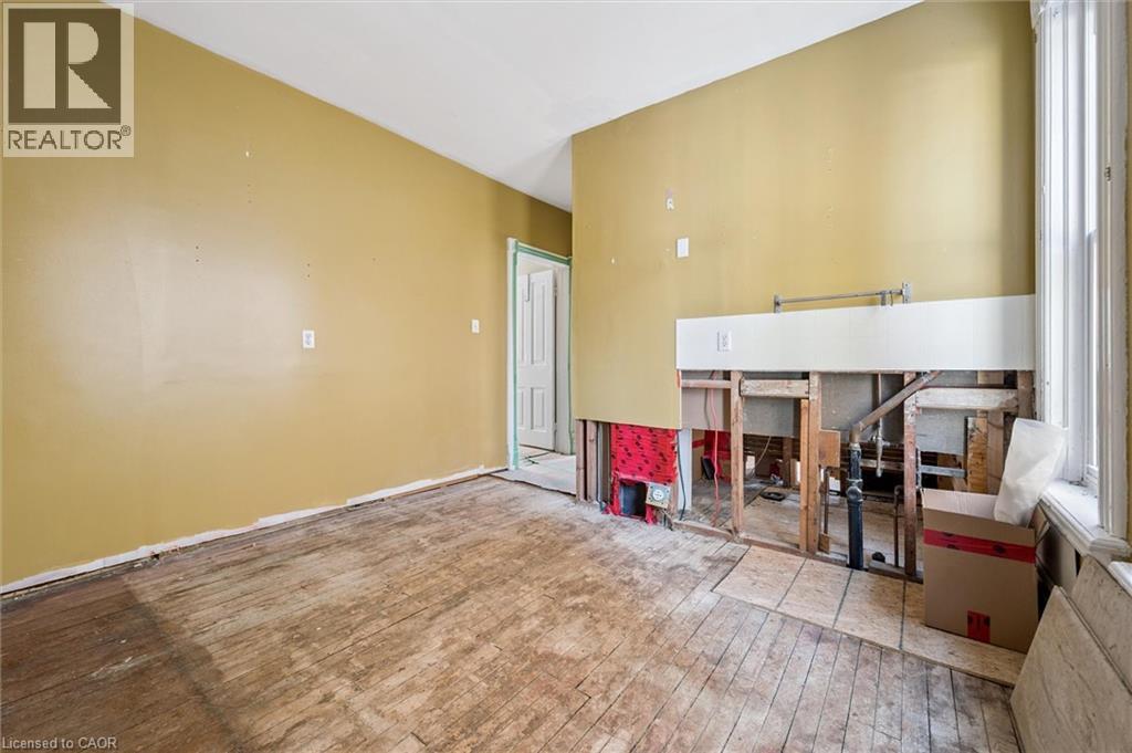 98 William Street W, Waterloo, ON - Indoor Photo Showing Other Room